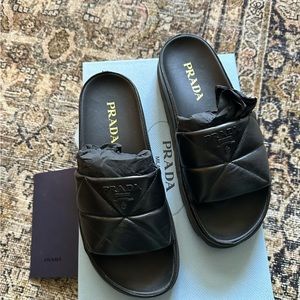 Prada Donna Nappa Nero slides